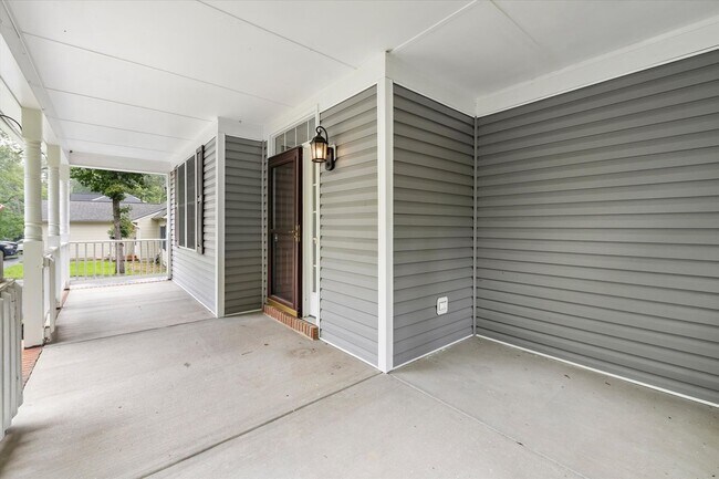 Building Photo - 4107 Lakeview Pkwy