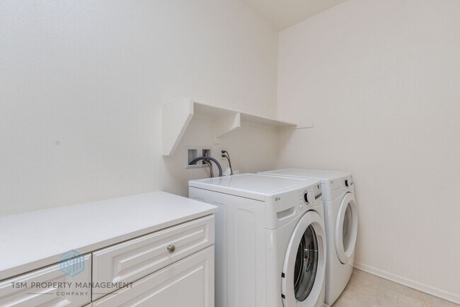 Building Photo - 3250 E Yountville Dr