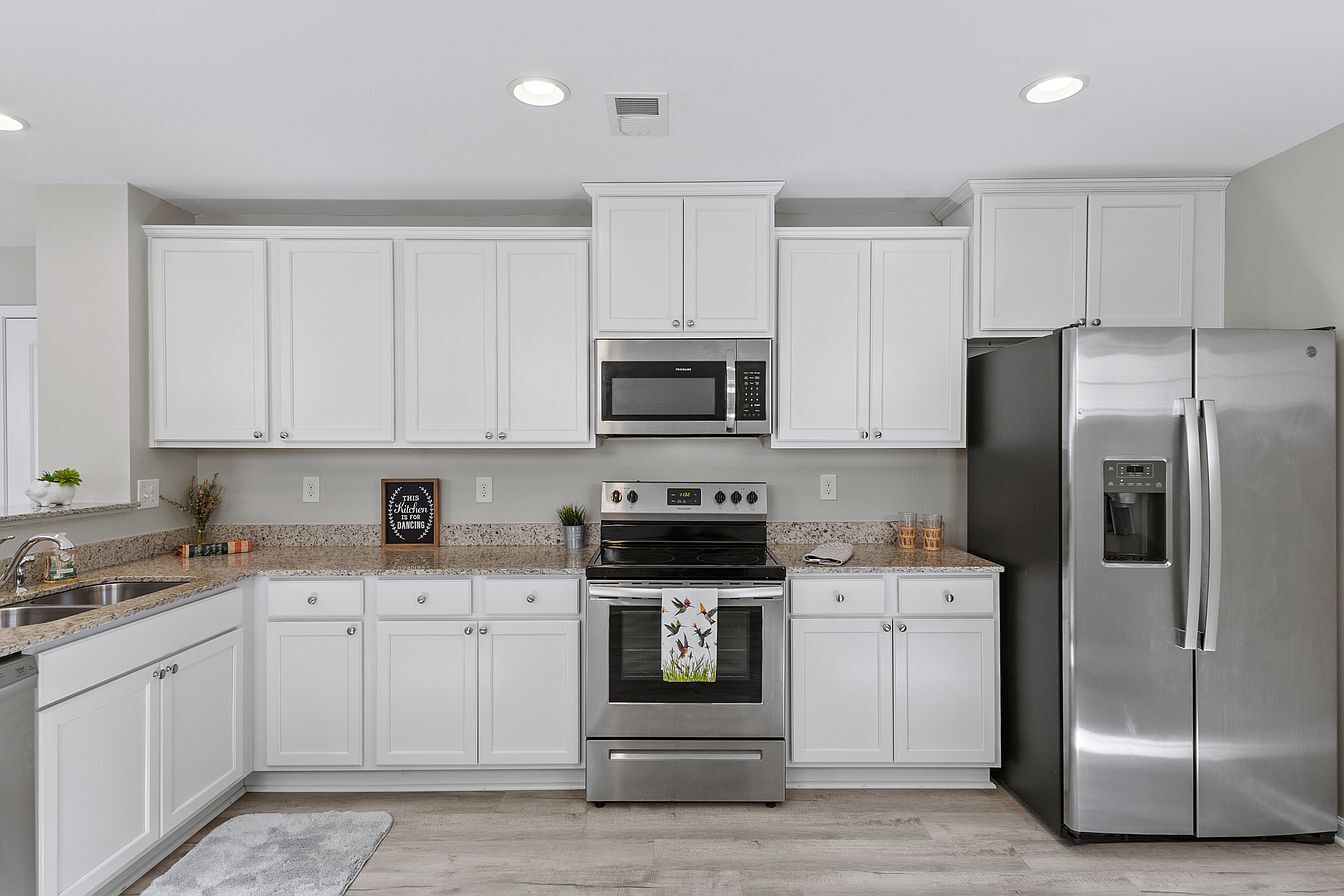 Kitchen - 207 Royal Way