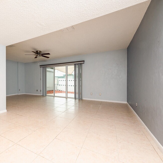 Building Photo - 9 Oakwood Park