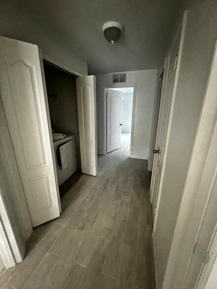 Laundry and bedrooms hall - 1662 Buckeye Falls Way