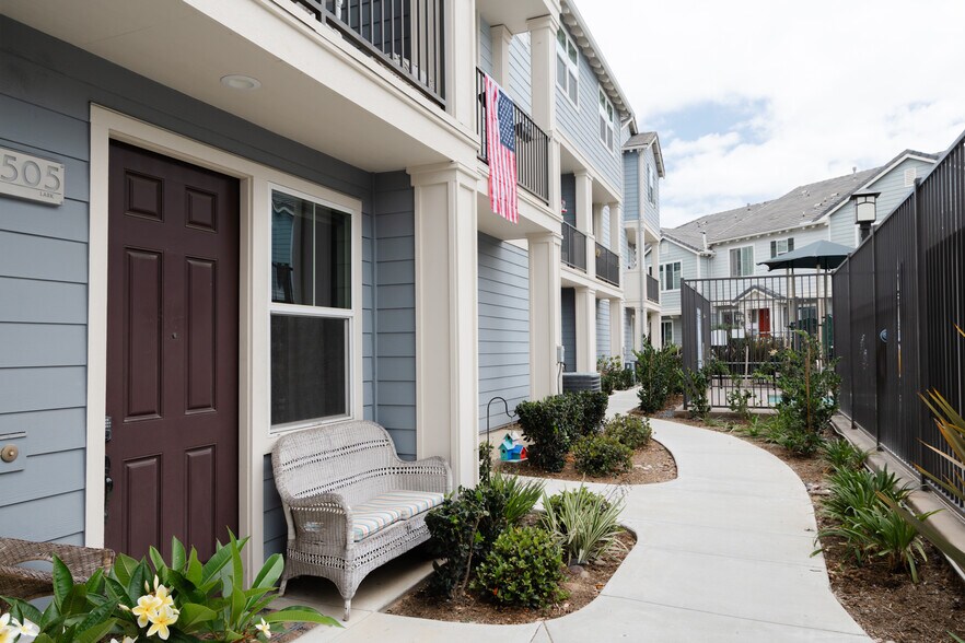 Building Photo - 505 Lark Way