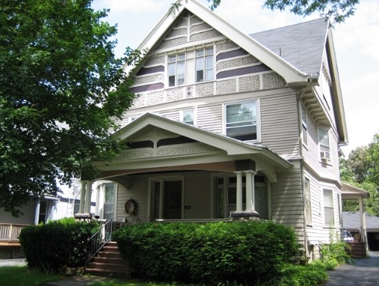 Primary Photo - 168 Harvard St