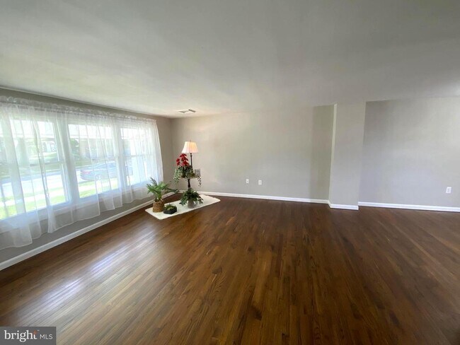 Building Photo - 425 Weidman Ave