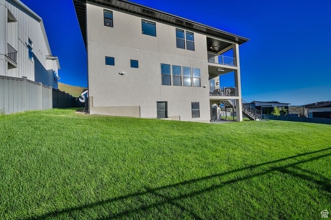 Building Photo - 1722 Oakridge Cir