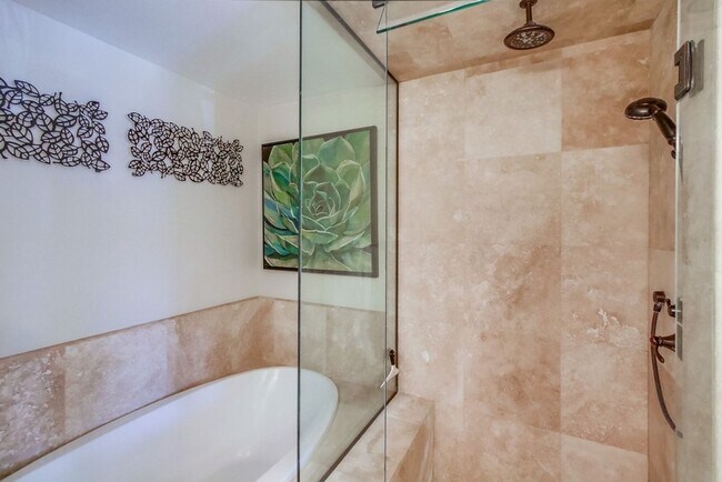 Building Photo - Steps From The Beach w/ All Utilities Included Available Jan - May 2025