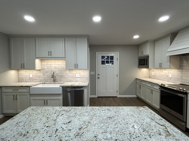 Building Photo - Spacious Brick Ranch Nestled Away — Close to Town!