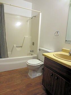 Unit 3 Bathroom - 300 Ashland St
