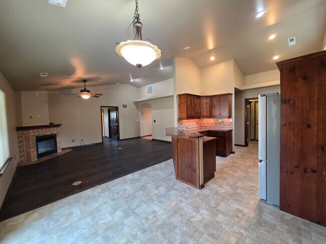 Building Photo - 1523 Sacajawea Ave