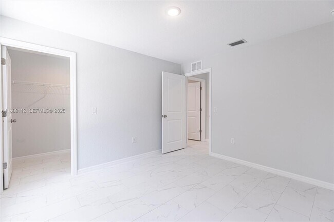 Building Photo - 2006 Rosa Ct