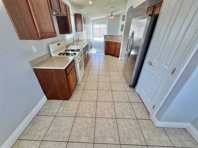 Building Photo - Stunning 4 bedroom home offering comfort and space in North Las Vegas