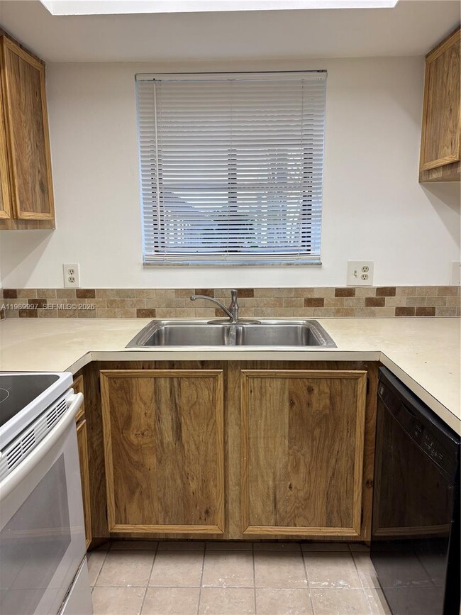 Building Photo - 8444 Shadow Ct