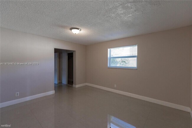 Building Photo - 4 br, 3.5 bath House - 4905 Harrison St # ...