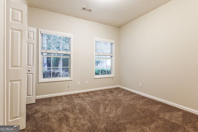 Building Photo - 329 Westhill Dr