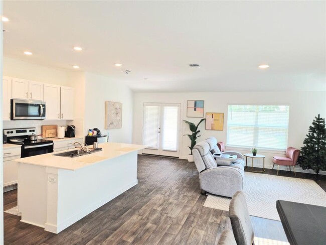 Building Photo - 501 Elm Crk Dr