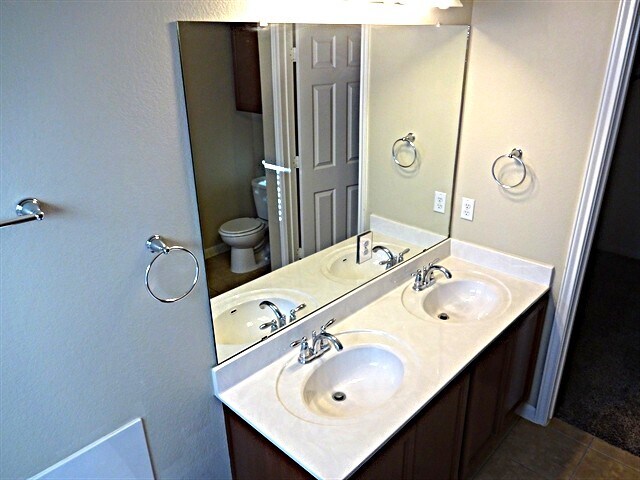 Building Photo - 135 Voyager Cv