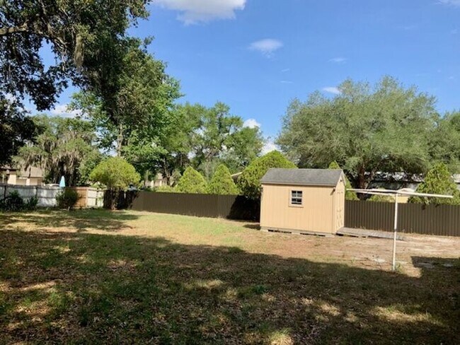 Building Photo - 2/2 Lady Lake Home