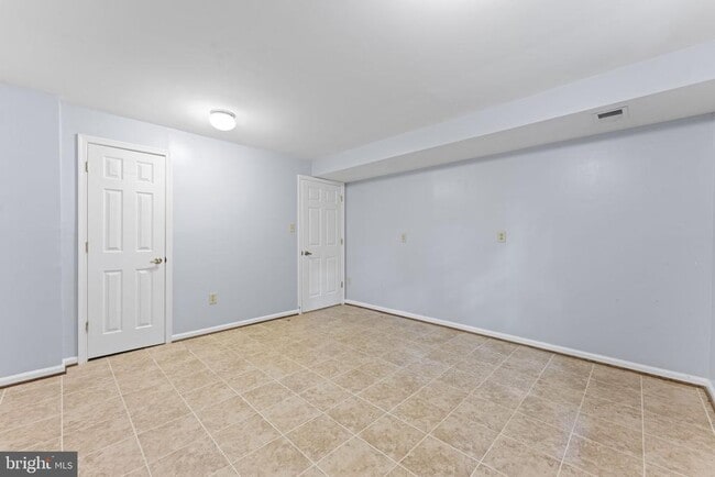 Building Photo - 901 Holly Creek Dr