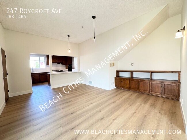 Building Photo - 247 Roycroft Ave