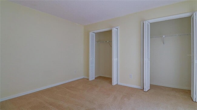 Building Photo - 15206 W Pond Woods Dr
