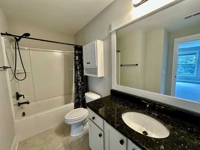 Building Photo - Beautiful Low Country Home in Rose Dhu!