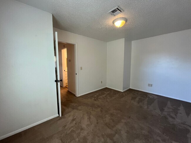 Building Photo - 4313 S Maplewood Ave