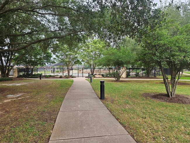 Building Photo - 2826 Firecrest Dr