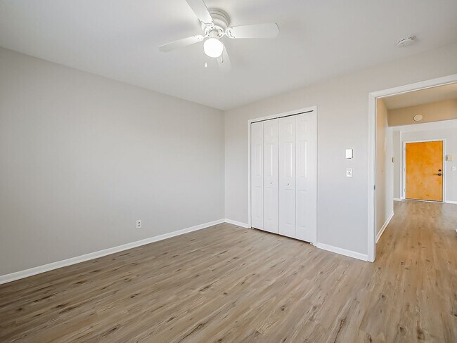 Building Photo - 825 S Grand Ave