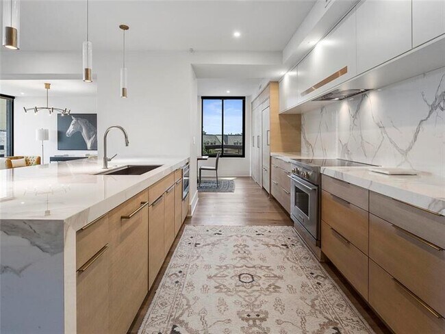 Building Photo - 2660 Peachtree Rd NW