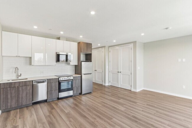 Building Photo - 1970 Dorchester Ave