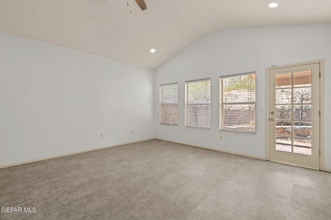 Building Photo - 205 N Alto Mesa Dr