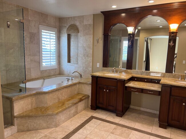 Building Photo - Single Family Home in Spanish Hills