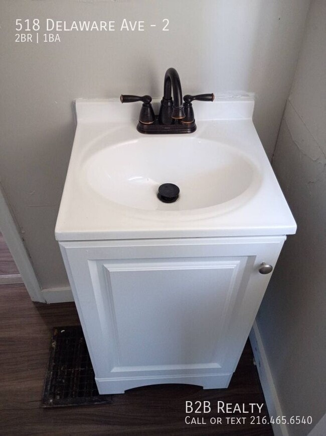 Building Photo - 518 Delaware Ave