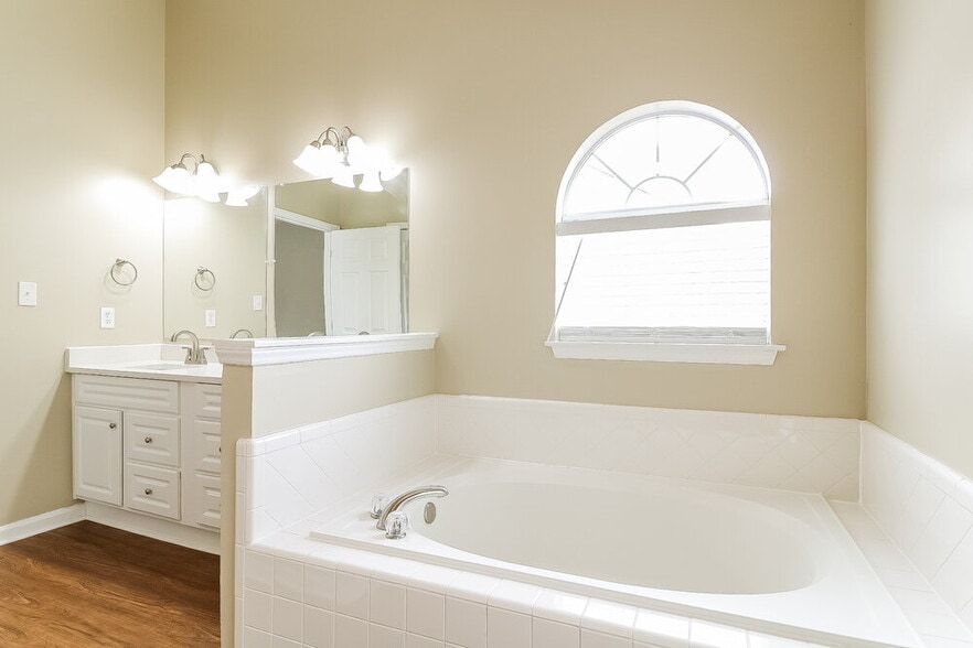 Building Photo - 504 Heathwick Dr