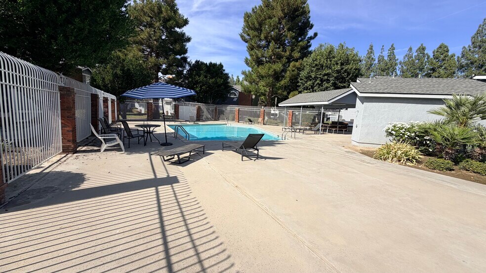 Building Photo - 2600 Brookside Dr