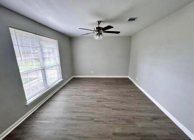 Building Photo - 11122 Dalebrook Dr