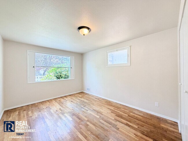 Building Photo - 5419 S Birmingham St