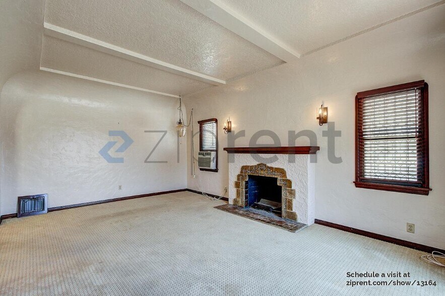 Building Photo - Unit