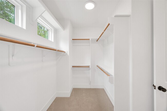 Building Photo - 15181 Frst Grv Dr