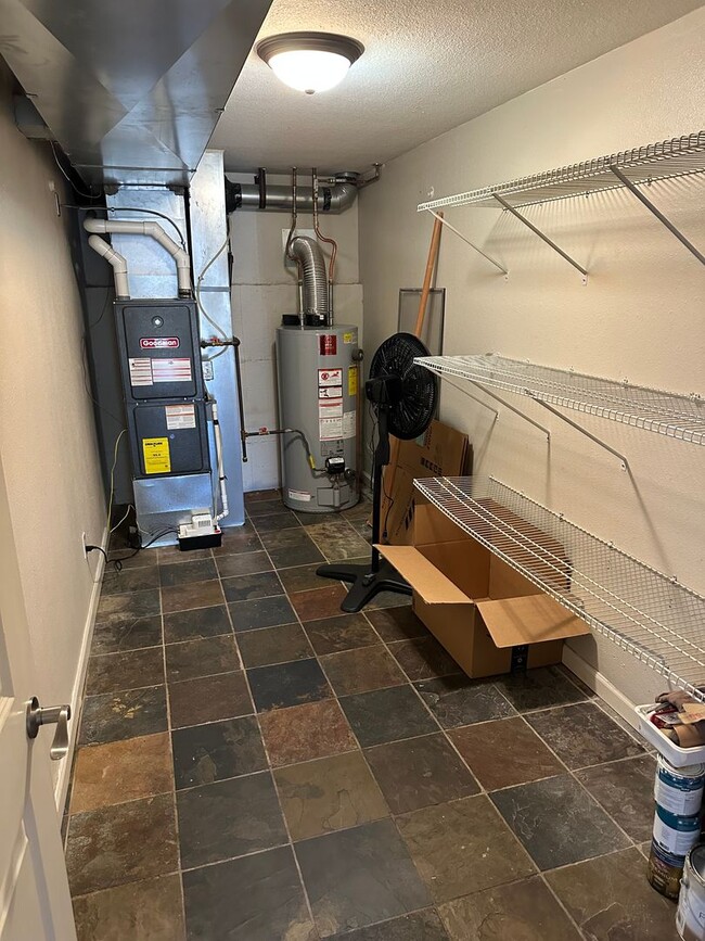 Building Photo - Gated Lakefront Rental Opportunity