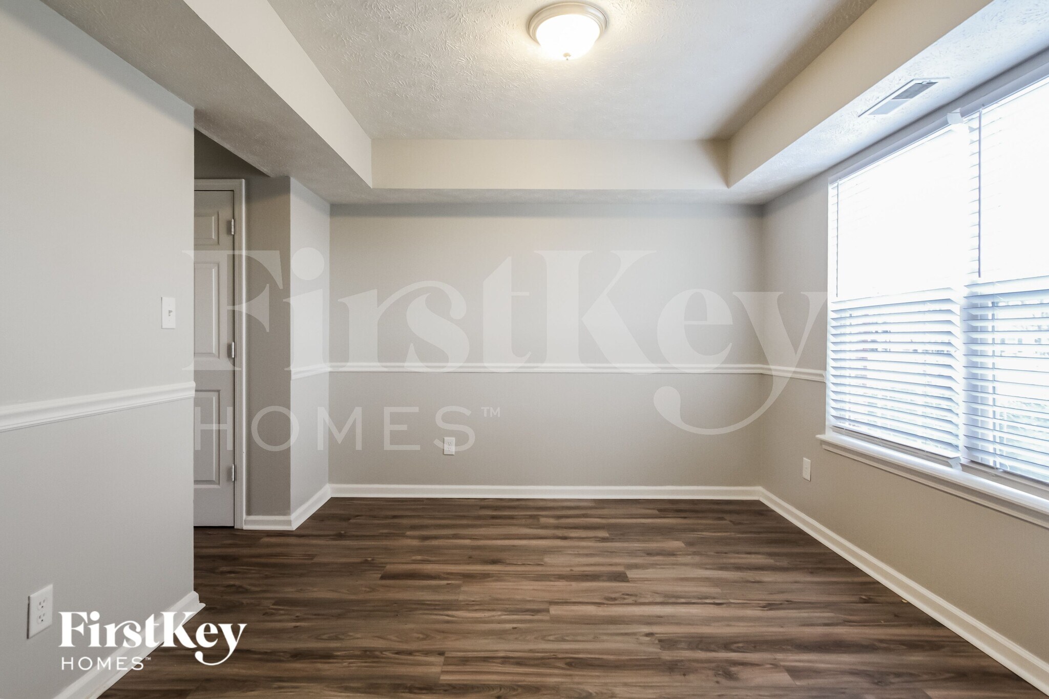 Building Photo - 4827 Lakestone Dr