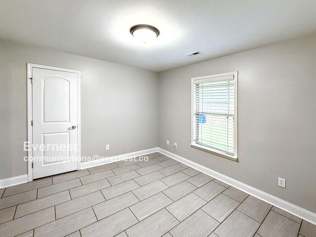 Building Photo - 24752 Rolling Vista Dr