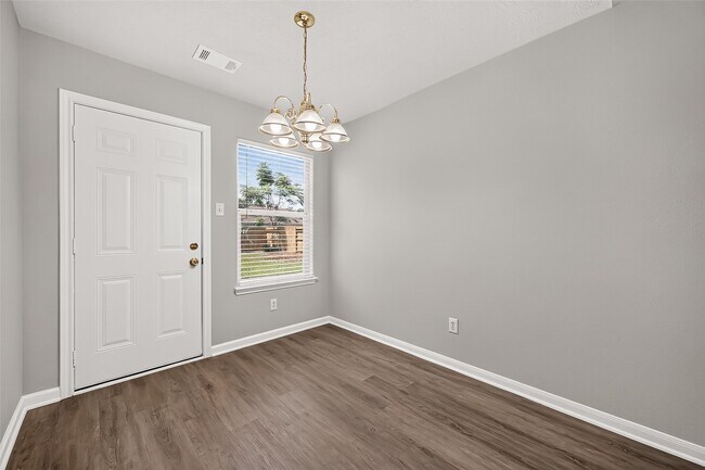 Building Photo - 16200 Sun View Ln