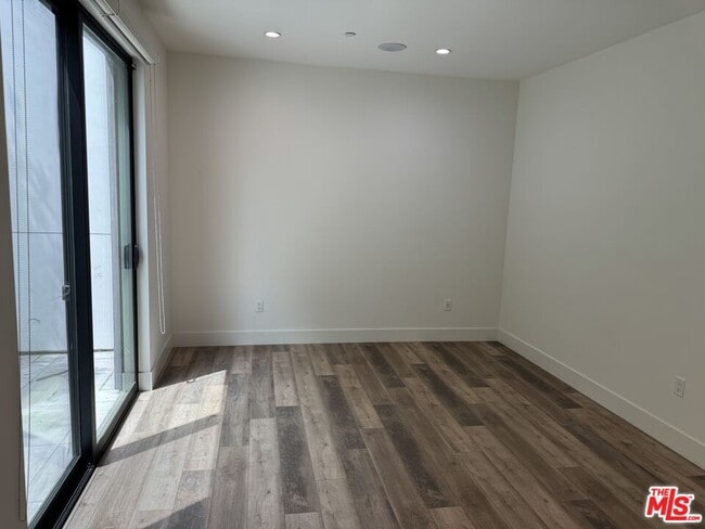 Building Photo - 621 Huntley Dr