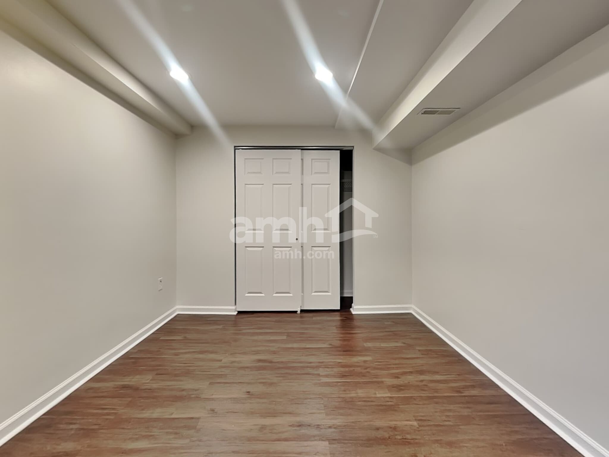 Building Photo - 2113 Lynwood Pl