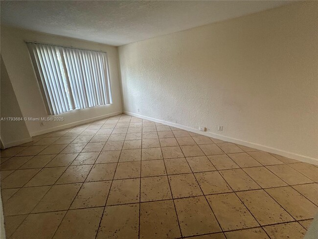 Building Photo - 4815 NW 9th Dr