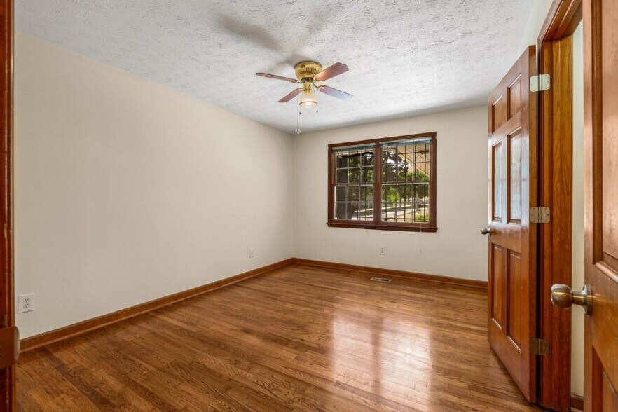 Building Photo - 1930 Hollywood Rd NW