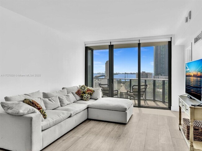 Building Photo - 121 NE 34th St