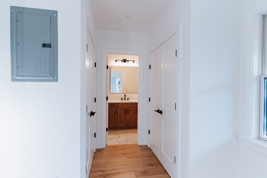 Building Photo - 5 Thurston St