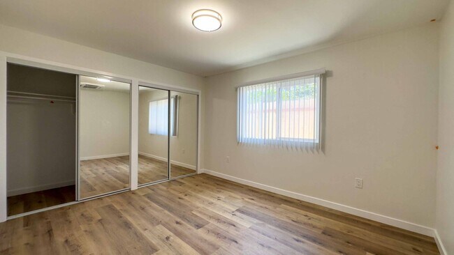 Building Photo - 126 E 3rd St